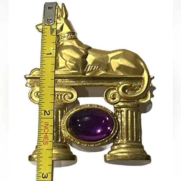 Vintage Egyptian Anubis w/ amethyst cabochon  signed JJ Brushed Gold Brooch Dog - Picture 6 of 7